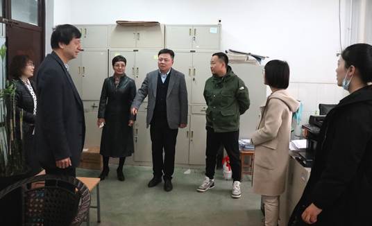 公司党委副书记梁云鹤来威廉希尔足球走访调研员工工作