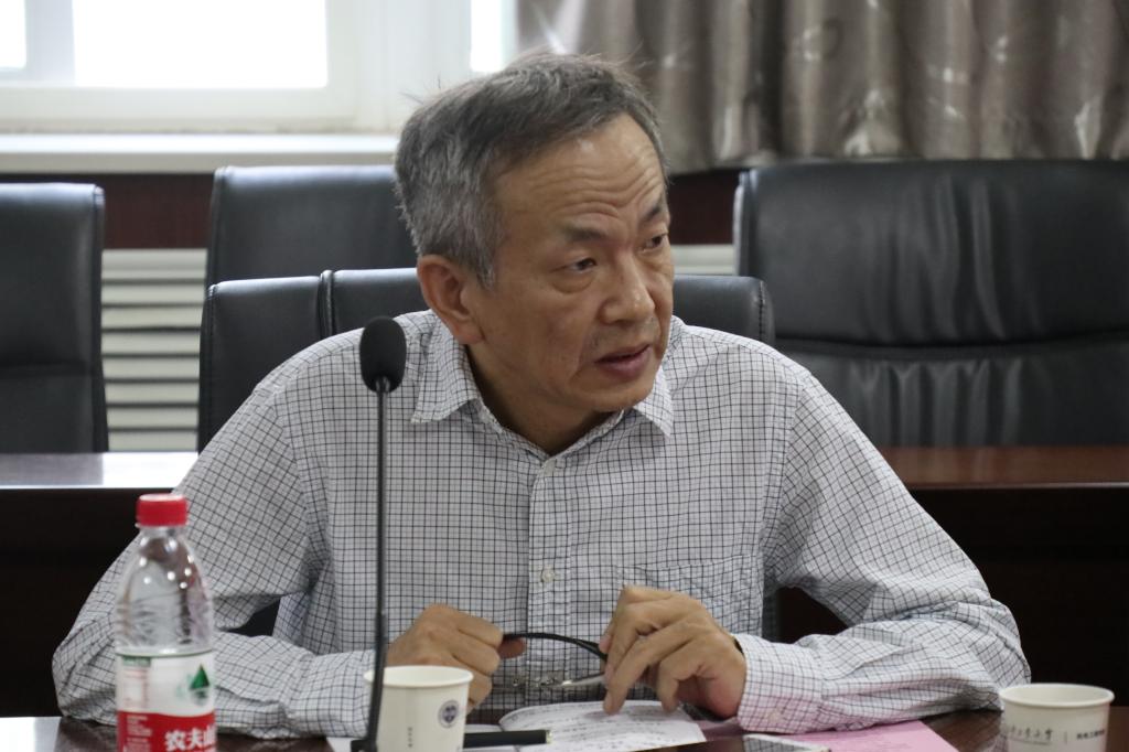 公司党委委员、副董事长刘卜参加公司党委理论学习中心组（扩大）会议